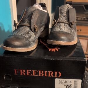 Freebird Chukka Boots in Black and Gray
